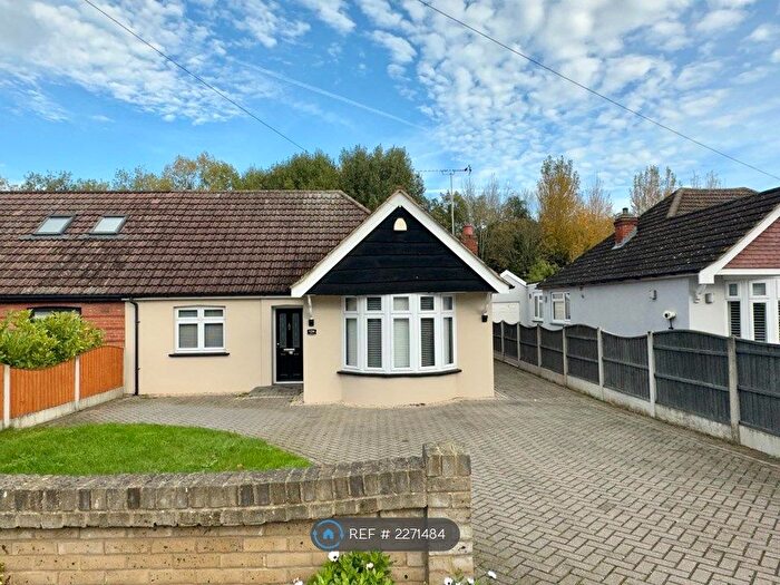 2 Bedroom Bungalow To Rent In Purfleet Road, Aveley, South Ockendon, RM15
