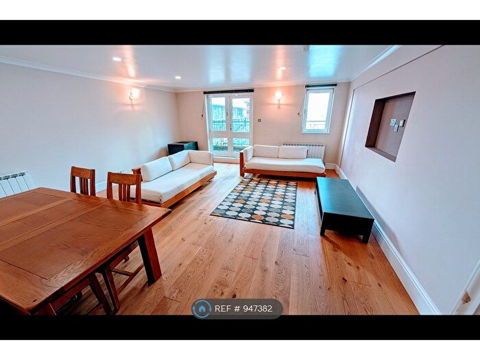 2 Bedroom Flat To Rent In Pepper Street, London, E14