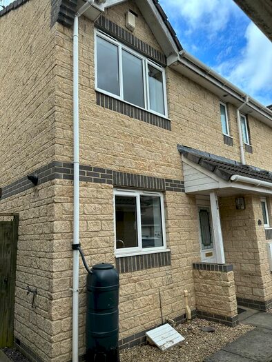 3 Bedroom Semi-Detached House To Rent In Forbes Close, Gloucester, GL4