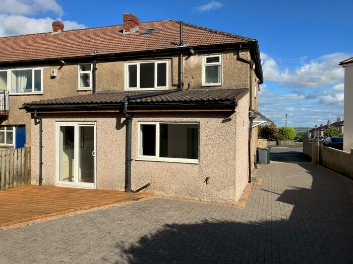 3 Bedroom Maisonette To Rent In Burnsiton Avenue, Oakes, Huddersfield, HD3