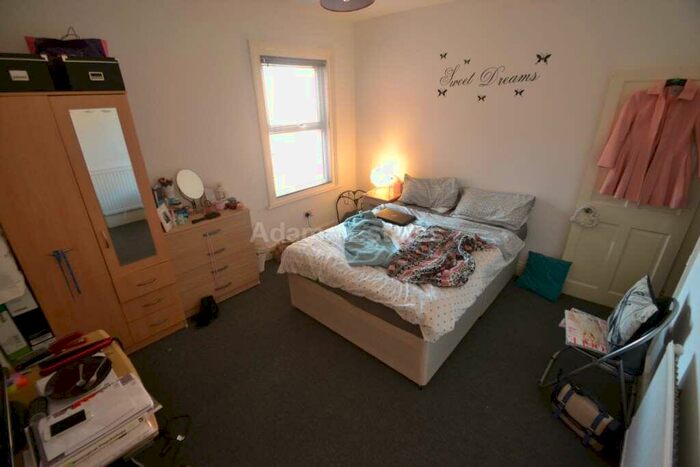 5 Bedroom Terraced House To Rent In College Road, Reading, RG6