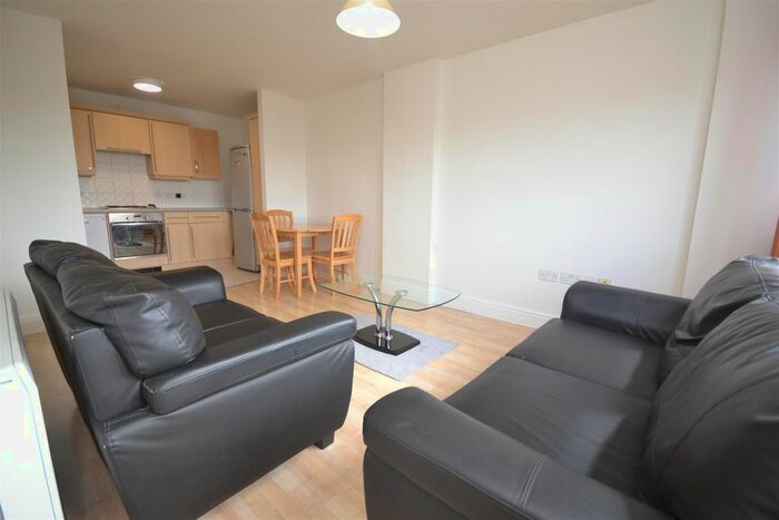 1 Bedroom Flat To Rent In Luscinia View, Reading, Berkshire, RG1