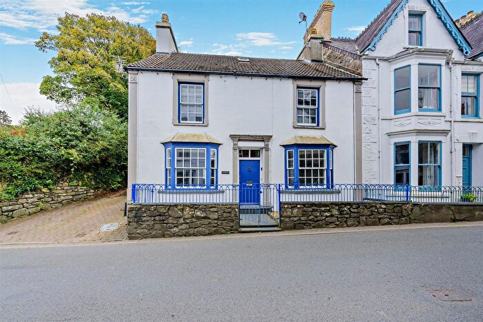 5 Bedroom Semi-Detached House For Sale In West Street, Newport, SA42