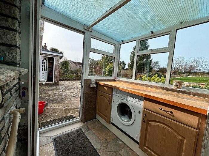 2 Bedroom Detached Bungalow For Sale In Toms Field Road, BH19 - Photo 7