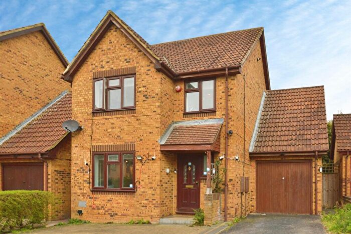 4 Bedroom Detached House For Sale In Chalfont Close, Bradville, Milton Keynes, MK13