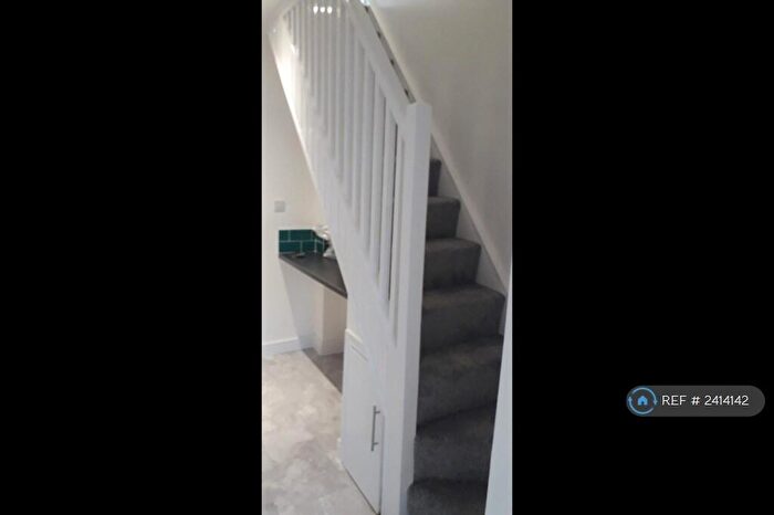 2 Bedroom End Of Terrace House To Rent In Lynton Avenue, Hull, HU5