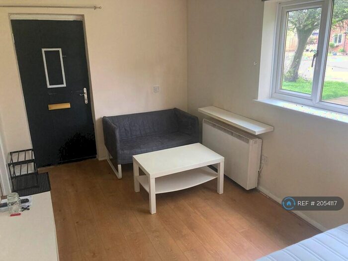 Studio To Rent In Thurmaston, Leicester, LE4