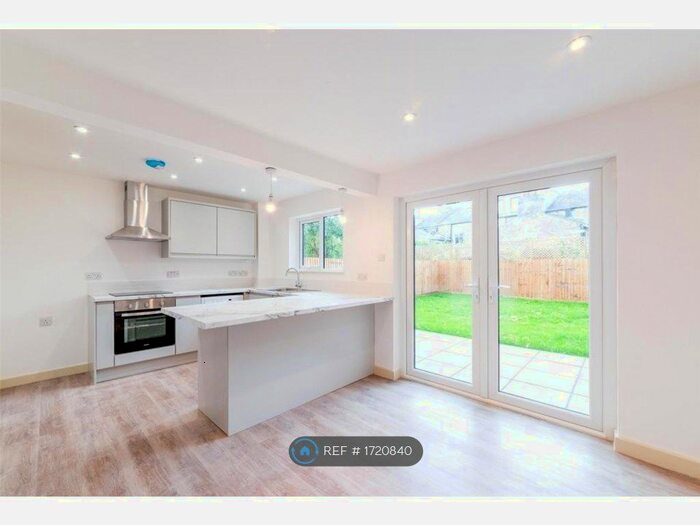 4 Bedroom Semi-Detached House To Rent In Russell Street, Cambridge, CB2