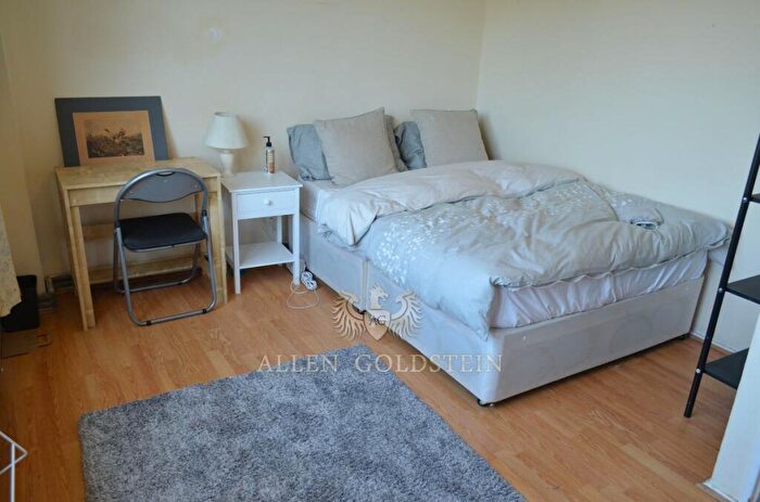 3 Bedroom Flat To Rent In College Place, NW1