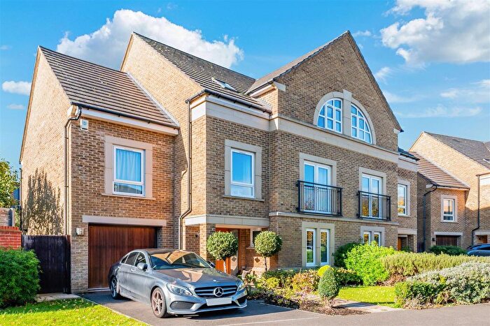 4 Bedroom Semi Detached House For Sale In Glanville Way, Epsom, KT19