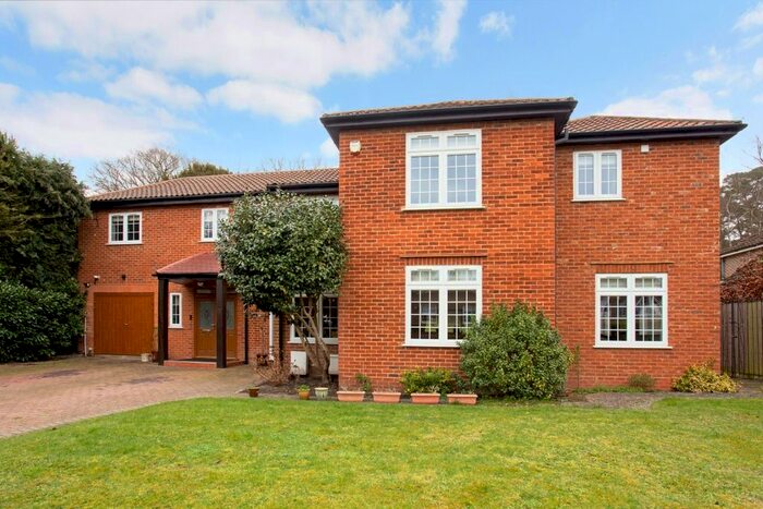 4 Bedroom Detached House To Rent In Woodend Drive, Ascot, SL5
