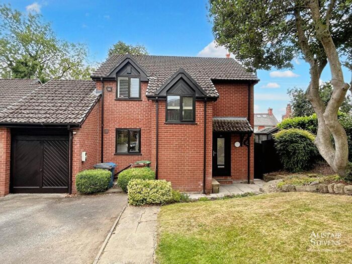 3 Bedroom Detached House For Sale In Packwood Chase, Chadderton, OL9