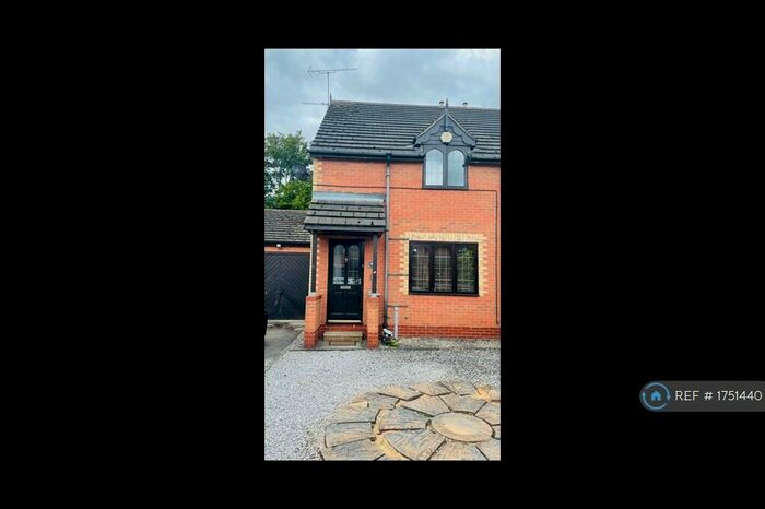 3 Bedroom Semi-Detached House To Rent In Idle Court, Bawtry, DN10