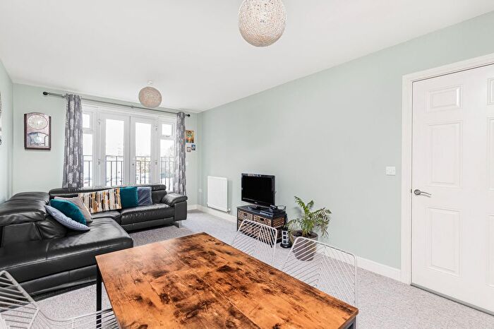 2 Bedroom Flat For Sale In Masons Hill, Bromley, BR2