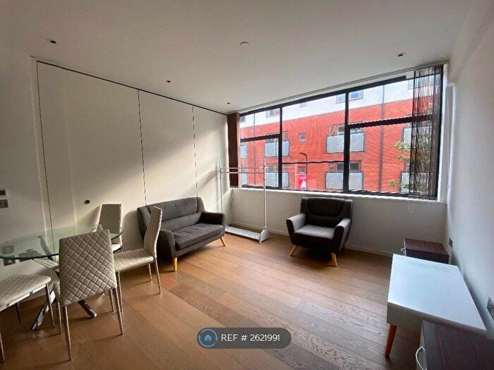 2 Bedroom Flat To Rent In Long Street, London, E2