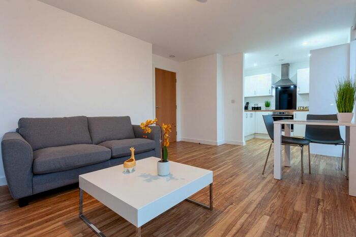 2 Bedroom Flat To Rent In Michigan Avenue, Salford, Greater Manchester, M50