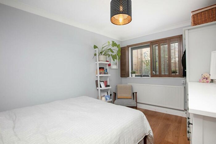 1 Bedroom Flat For Sale In Elmington Road, Camberwell, SE5