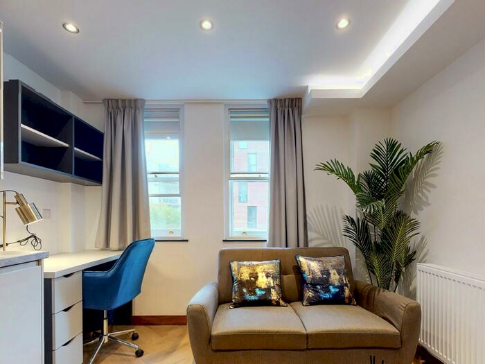 Apartment To Rent In Apt, Live Oasis Piccadilly #, M1