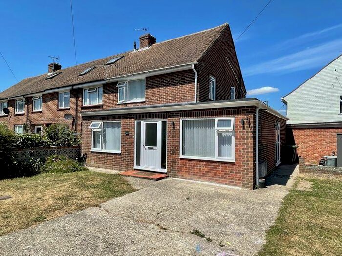 4 Bedroom End Of Terrace House To Rent In Restawyle Avenue, Hayling Island., PO11