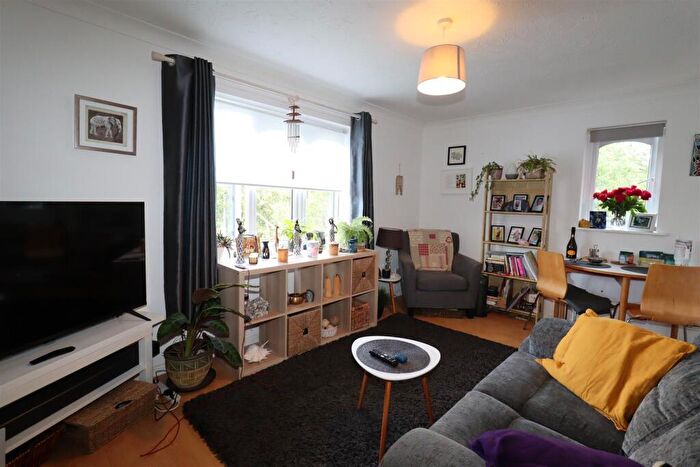 1 Bedroom Flat To Rent In Flat Wordsworth House, Macclesfield, SK10