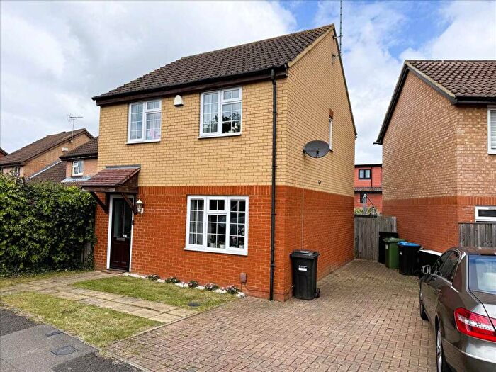 3 Bedroom Detached House For Sale In Pettingrew Close, Walnut Tree, Milton Keynes, MK7