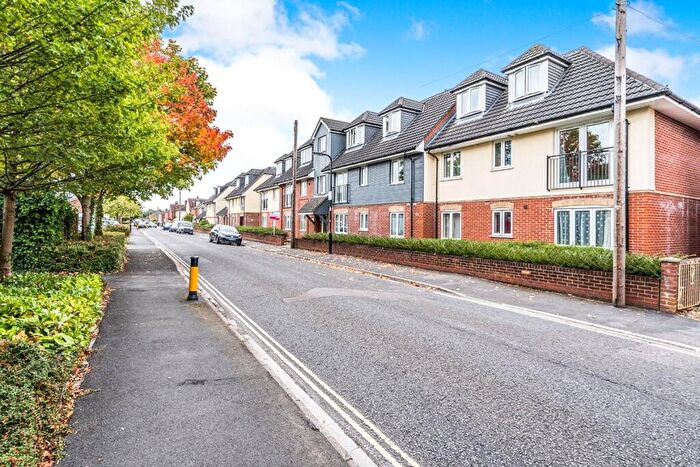 2 Bedroom Flat To Rent In Laundry Road, Southampton, Hampshire, SO16