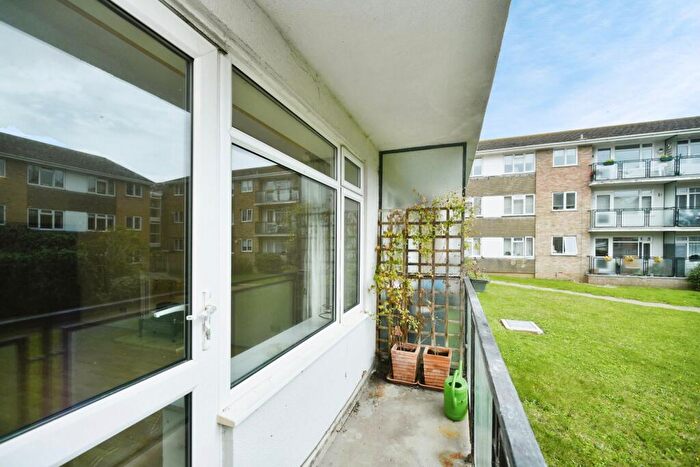 2 Bedroom Flat For Sale In Westbrook, Lustrells Vale, Saltdean, Brighton, BN2