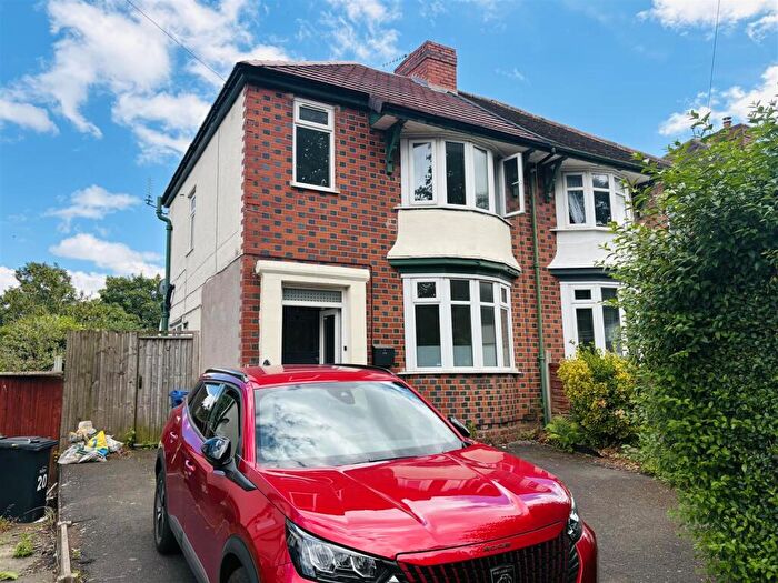 3 Bedroom Semi-Detached House To Rent In Hayes Lane, Stourbridge, West Midlands, DY9
