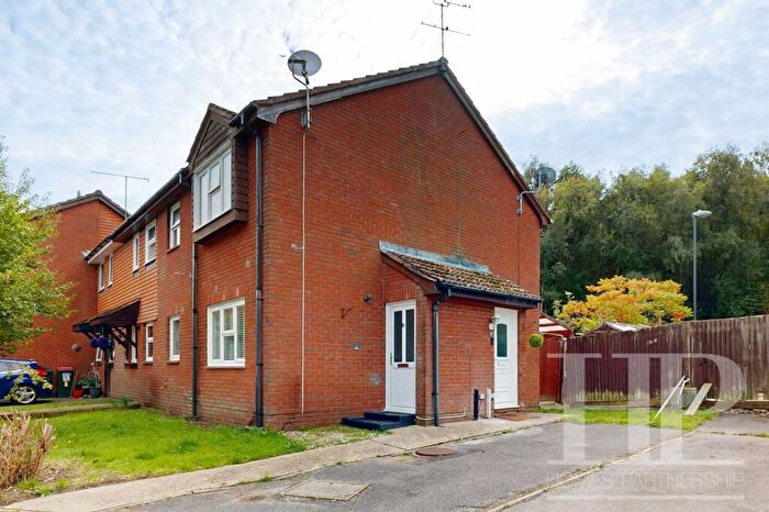 1 Bedroom End Of Terrace House For Sale In Millais Close, Crawley, RH11