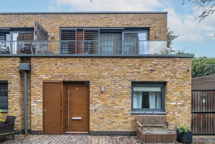 2 Bedroom End Of Terrace House To Rent In Porteus Place, London, SW4