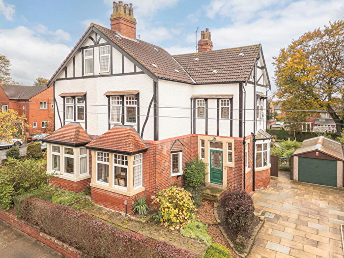 4 Bedroom Semi-Detached House For Sale In Hollyshaw Terrace, Leeds, LS15