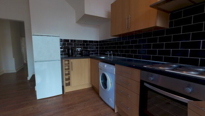 5 Bedroom Flat To Rent In Headingley Lane, Leeds LS6