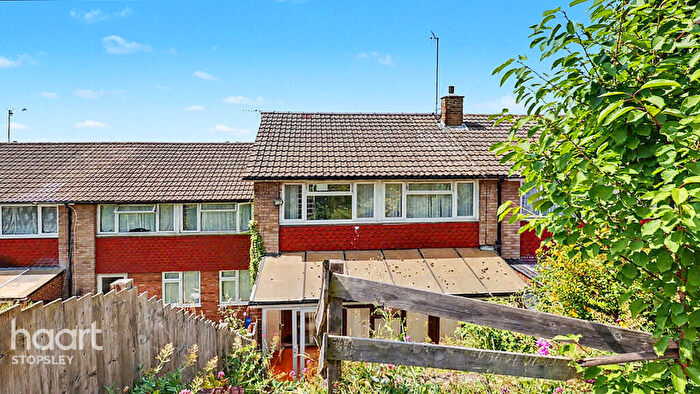 3 Bedroom Terraced House For Sale In Brendon Avenue, Luton, LU2