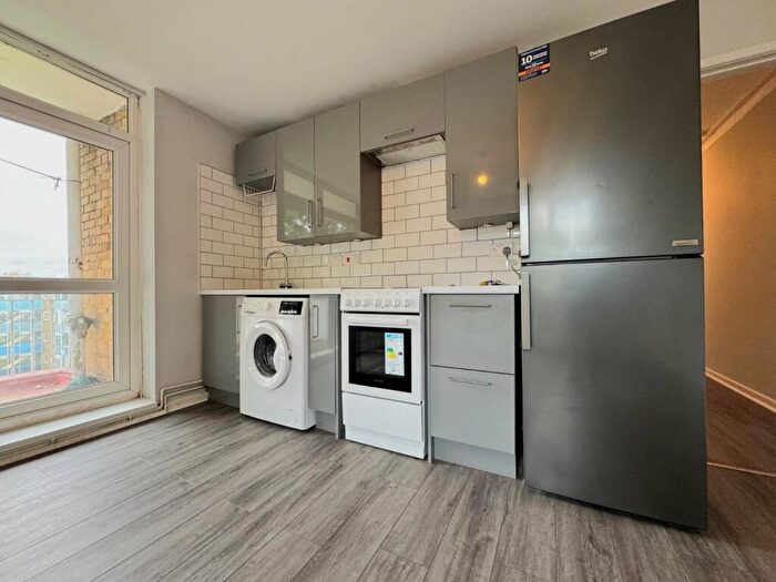 2 Bedroom Flat To Rent In Ellwood Avenue, Thornhill, Southampton, SO19