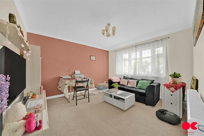 2 Bedroom Maisonette For Sale In Station Road, Gidea Park, RM2