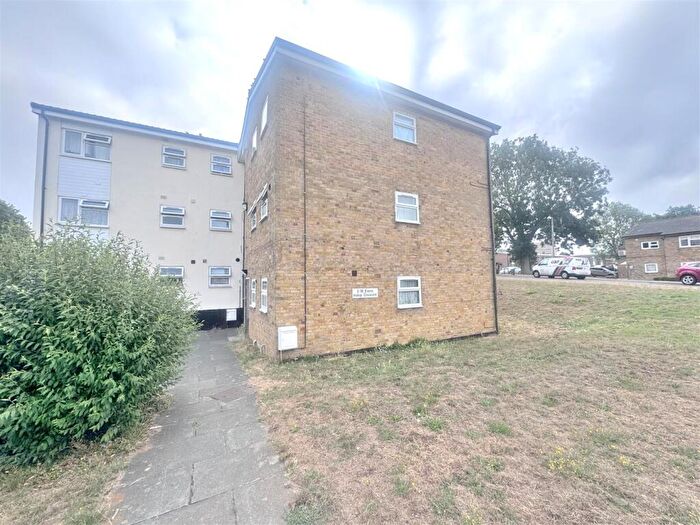 2 Bedroom Flat To Rent In Inskip Crescent, Stevenage, SG1