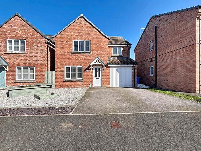 4 Bedroom Detached House For Sale In Ashcourt Drive, Hornsea, HU18