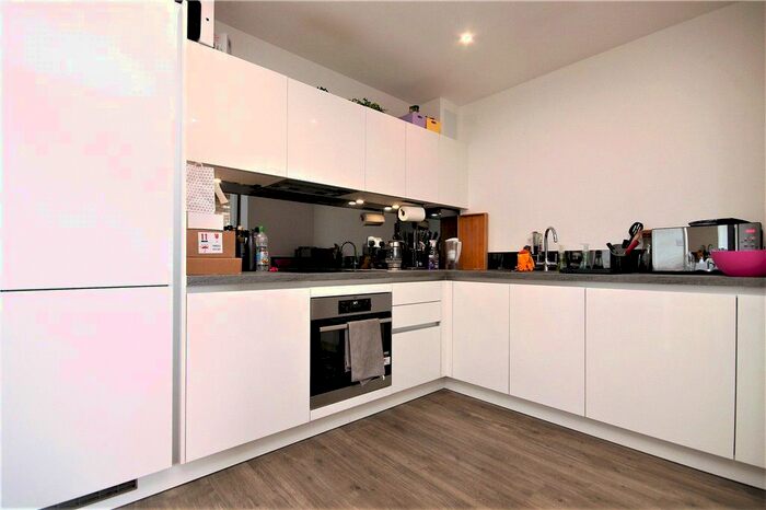 1 Bedroom Flat To Rent In Fairfield Avenue, Staines-Upon-Thames, Surrey, TW18