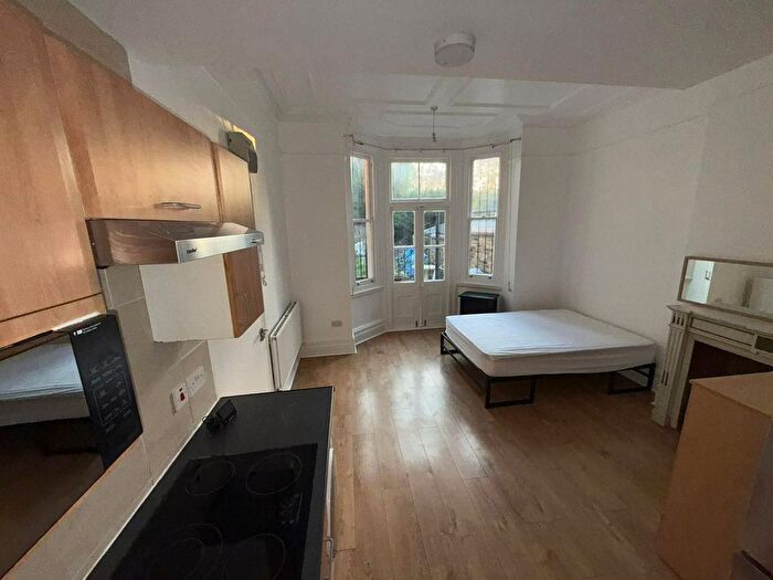 Studio To Rent In Flat G, Walm Lane, NW2