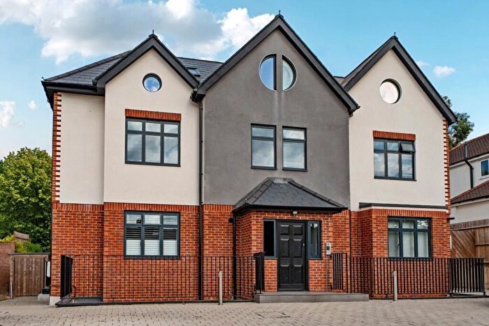 2 Bedroom Flat For Sale In Hayes Lane, Hayes, Kent, BR2