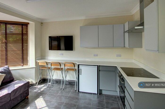 5 Bedroom Flat To Rent In Granby Grove, Southampton, SO17
