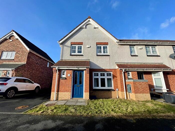 3 Bedroom End Of Terrace House To Rent In Housesteads Gardens, Longbenton, Newcastle Upon Tyne, NE12