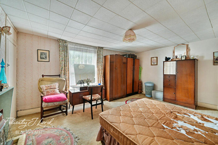 2 Bedroom Semi-Detached House For Sale In Hillreach, London, SE18