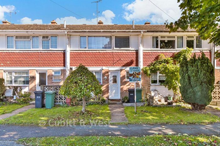 3 Bedroom Terraced House For Sale In Petridge Road, Redhill, Surrey, RH1