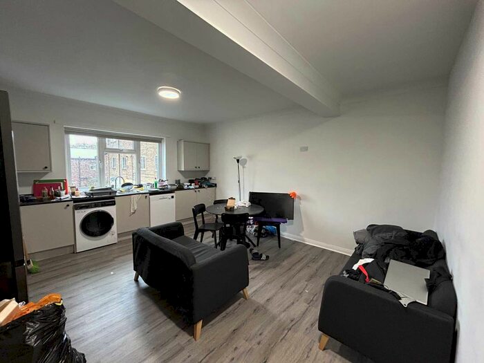 5 Bedroom Terraced House To Rent In Hilltop Court, Manchester, M14