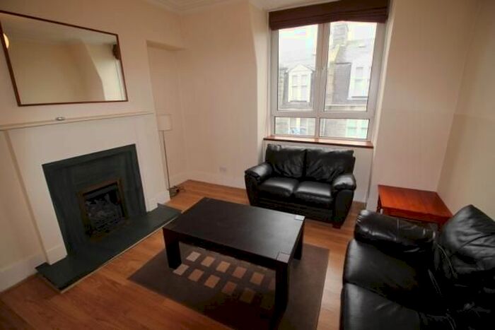 2 Bedroom Flat To Rent In Wallfield Place, Aberdeen, AB25