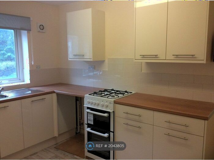 1 Bedroom Flat To Rent In Crosland Moor, Huddersfield, HD4