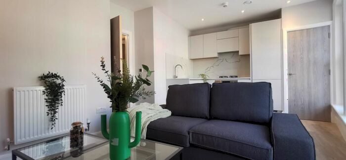 1 Bedroom Apartment To Rent In Bed Flat High Road, Willesden, NW10