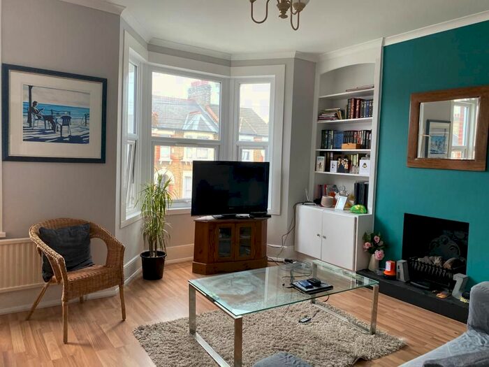 2 Bedroom Flat To Rent In Farley Road, London, SE6
