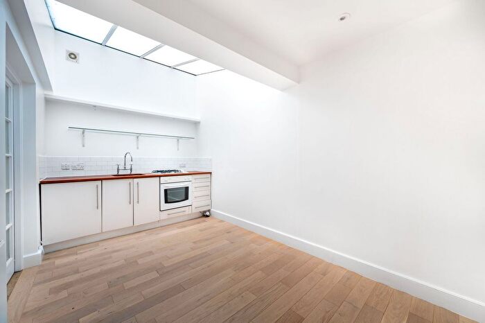 2 Bedroom Maisonette To Rent In Westbourne Park Road, Westbourne Park, London, W11
